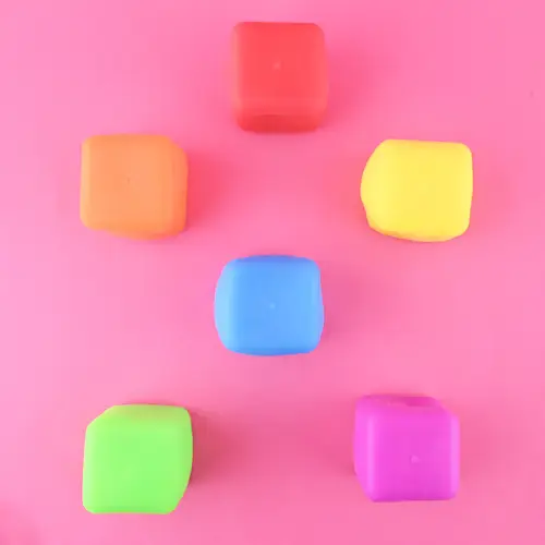 SQUEEZE BLOCKS FLOUR-FILLED