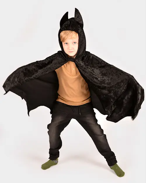 BAT CAPE VELVET BLACK