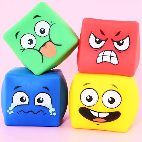 SQUEEZE CUBE w FACE