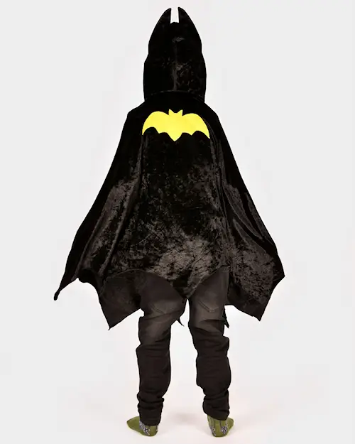 BAT CAPE VELVET BLACK