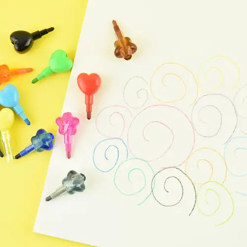 STACKING CRAYONS HEARTS & FLOWERS 10 COLOURS